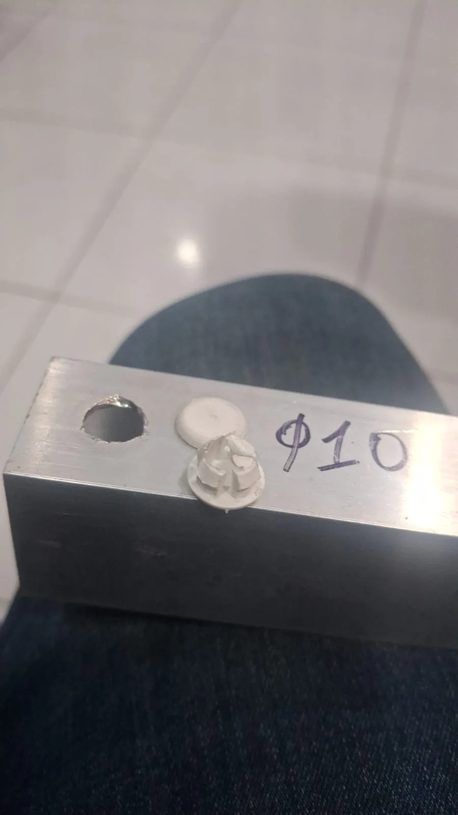 Tapa-furo fabricado pela N7N Ferramentaria