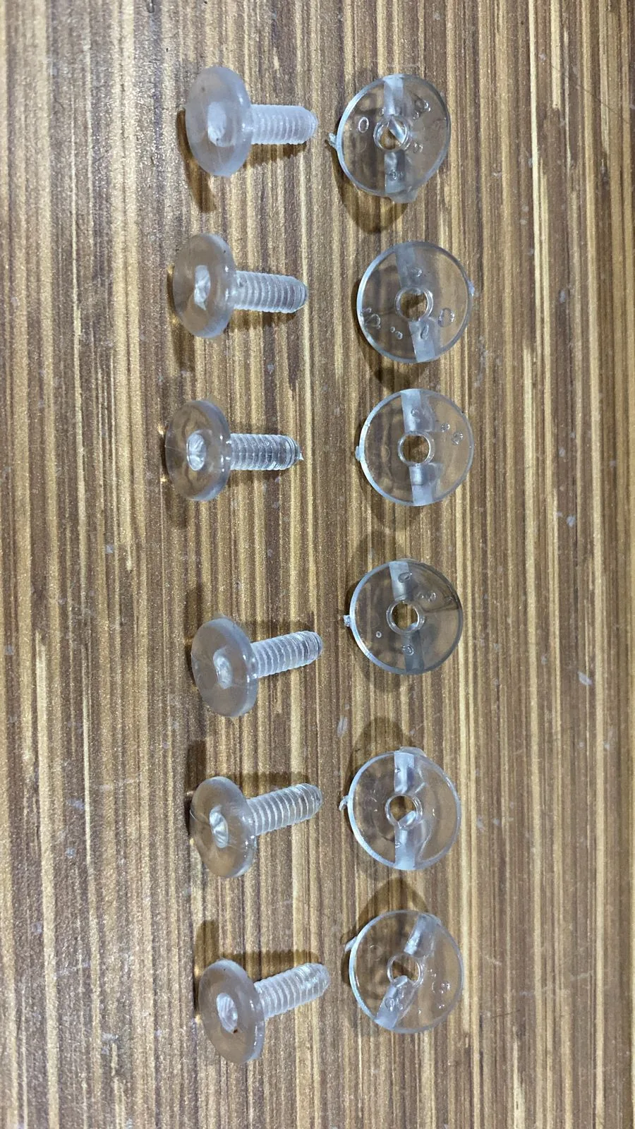 Prendedor plástico com porca-borboleta fabricado pela N7N Ferramentaria